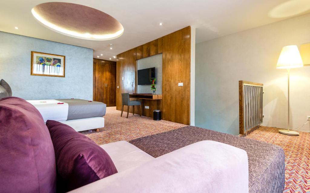 DUPLEX SUITE