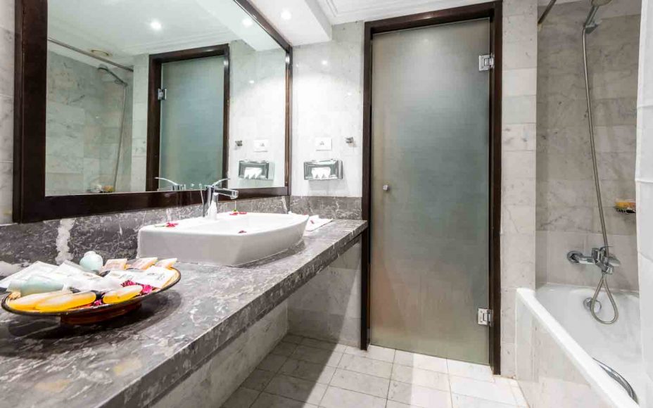 R Suite8